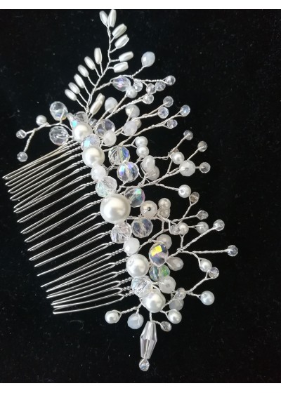 Сватбена украса за коса на гребен с бели перли и кристали Сваровски модел Delicate in White by Rosie
